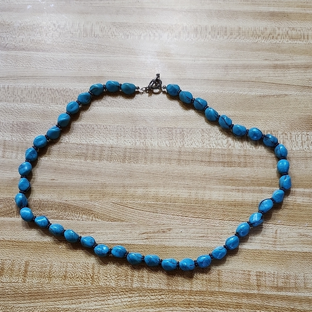 Elegant Turquoise Beaded Necklace